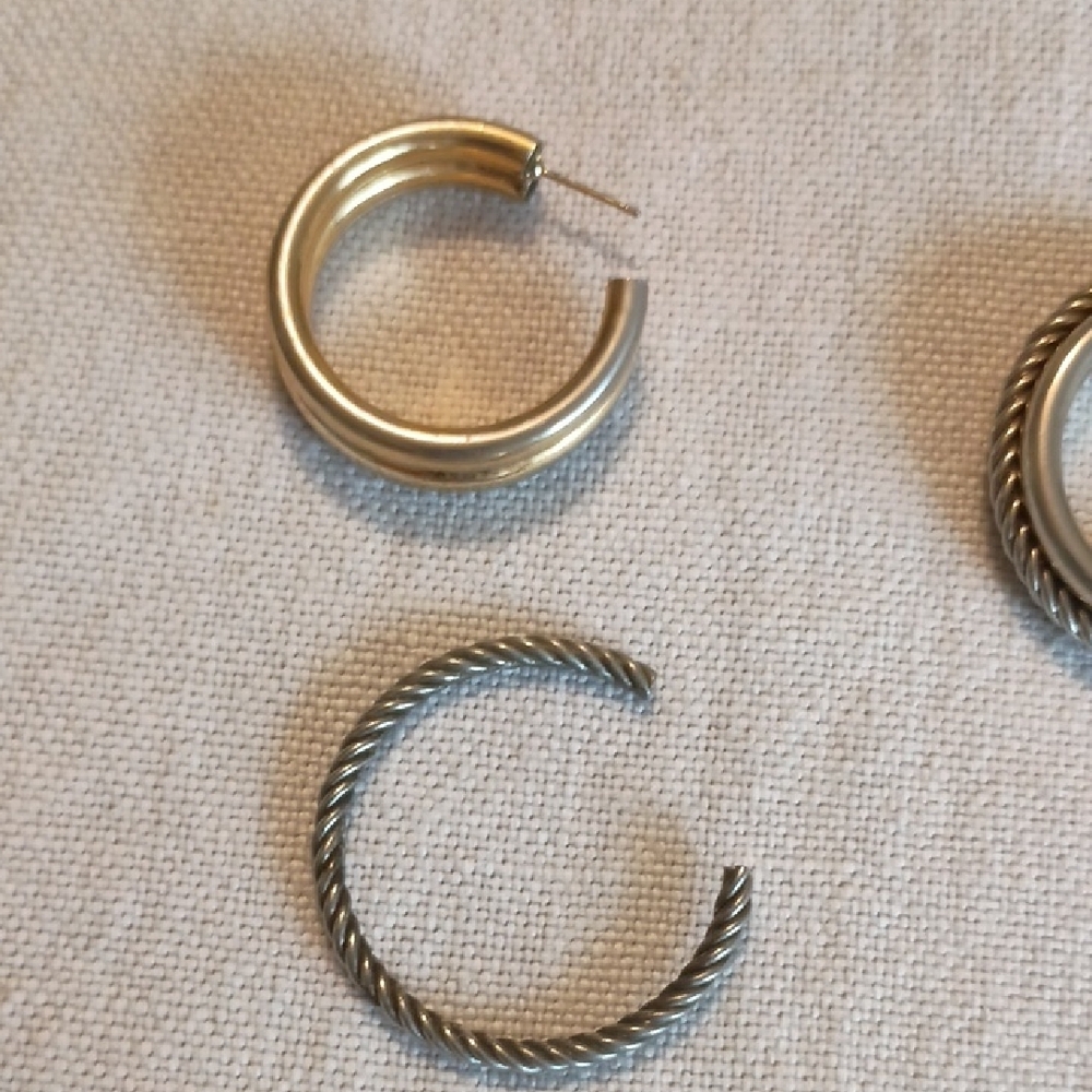 Elegant Gold Hoop Earrings - Picture 3 of 4